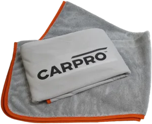 CarPro DHydrate – niezwykle chłonny ręcznik do osuszania samochodu