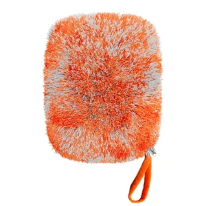 CarPro DabDab – delikatna rękawica z mikrofibry do mycia samochodu